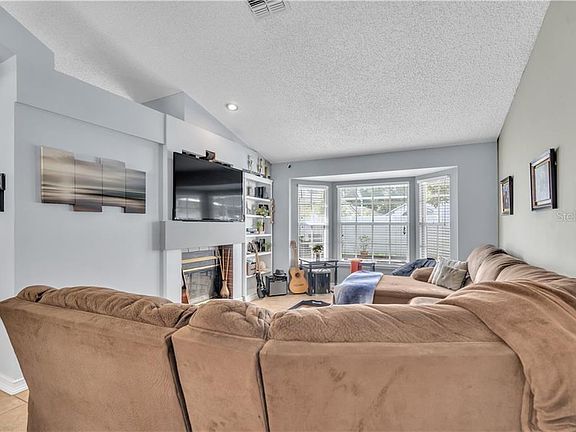 5th image of 4207 Kipling Ave