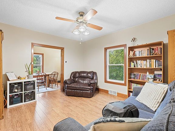 5th image of 858 Bradley Dr