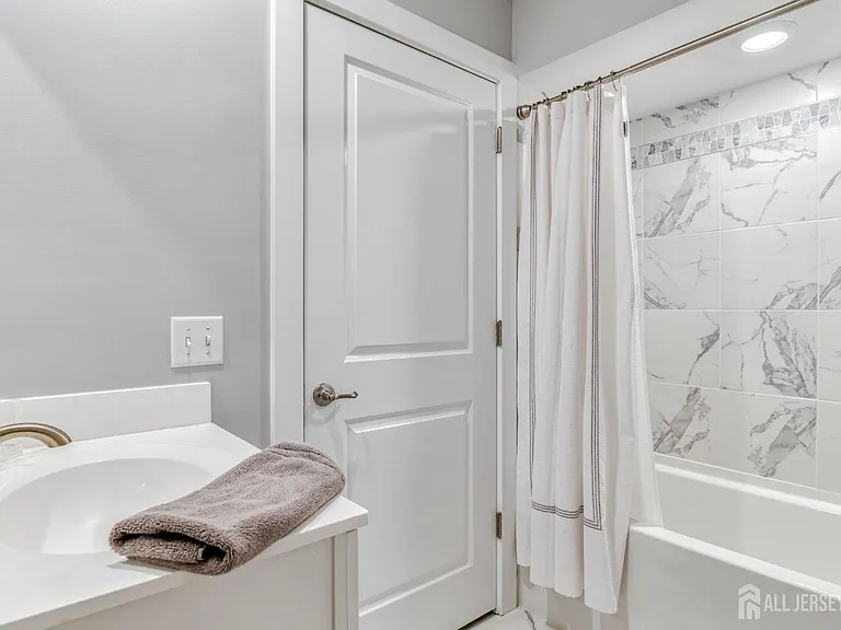 1529 Paxton Ln — Photo 18