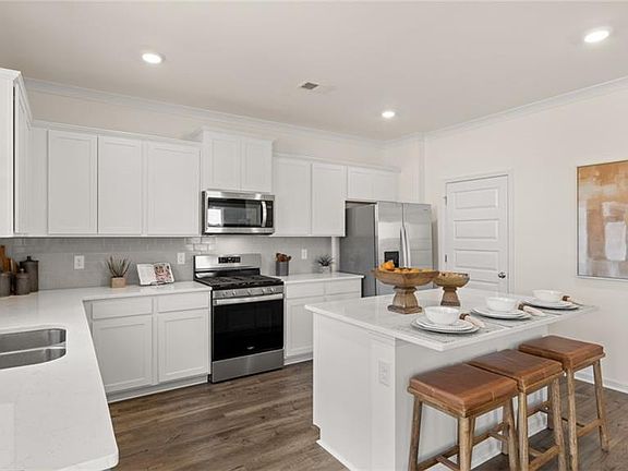 5th image of 53 Weymouth Dr