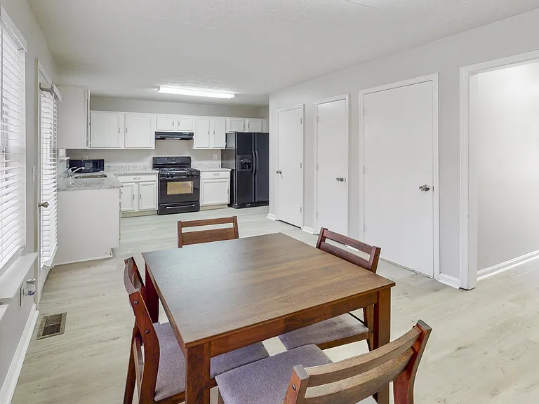 410 Lake Dylan Ct — Photo 11