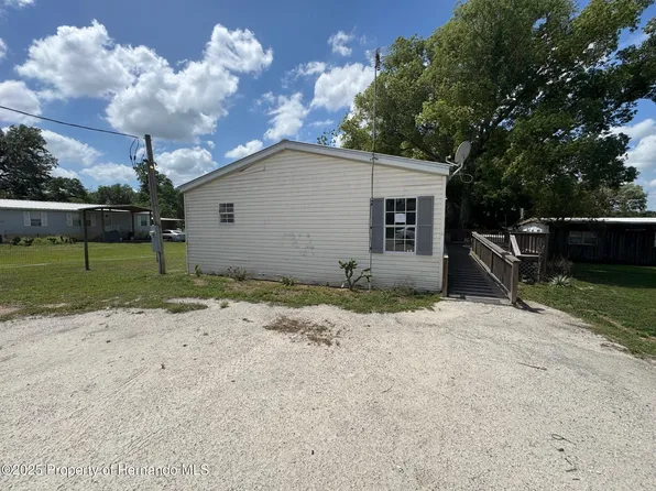 14915 Douglas St, Dade City, FL 33525