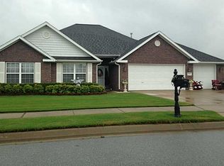 6008 Overland Dr, Siloam Springs, AR 72761