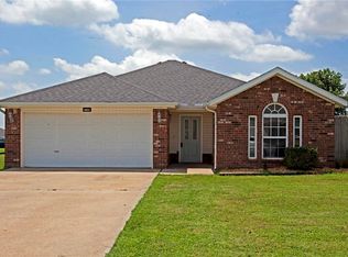1071 Sunflower St, Centerton, AR 72719