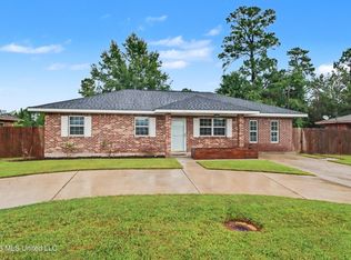 645 Union St, Bay Saint Louis, MS 39520