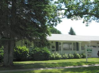3003 Clover Dr, Grand Forks, ND 58201