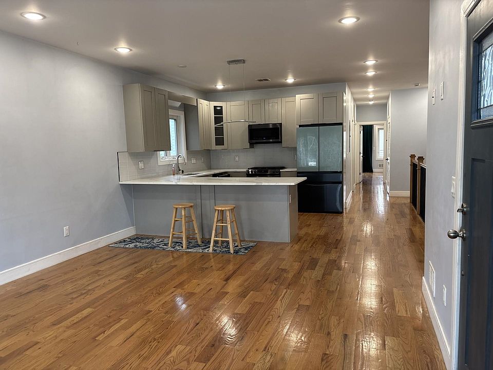 1st image of 251 Manhattan Ave Floor 1