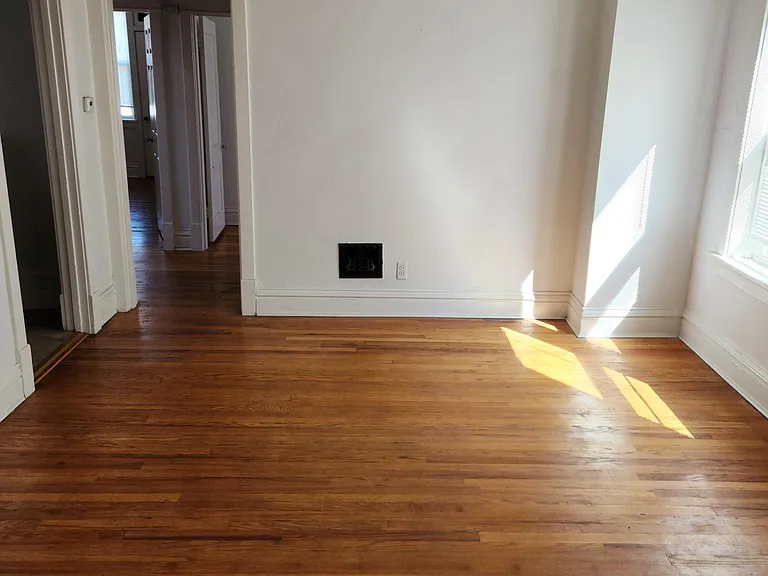 5239 Bancroft Ave — Photo 9