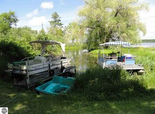 6533 Betsie River Rd, Interlochen, MI 49643