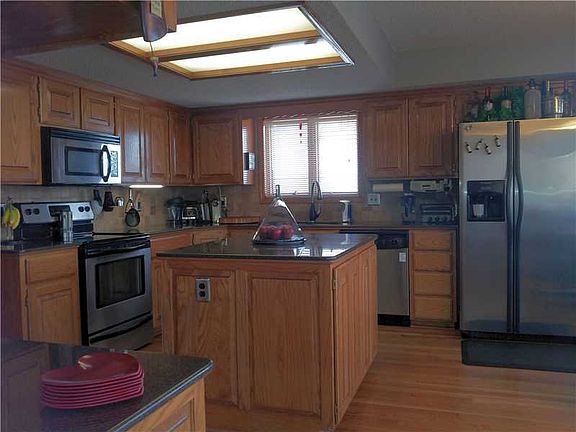 5th image of 35 Evanton Dr