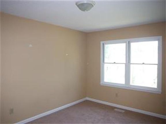 4th image of 2406 Shirley St