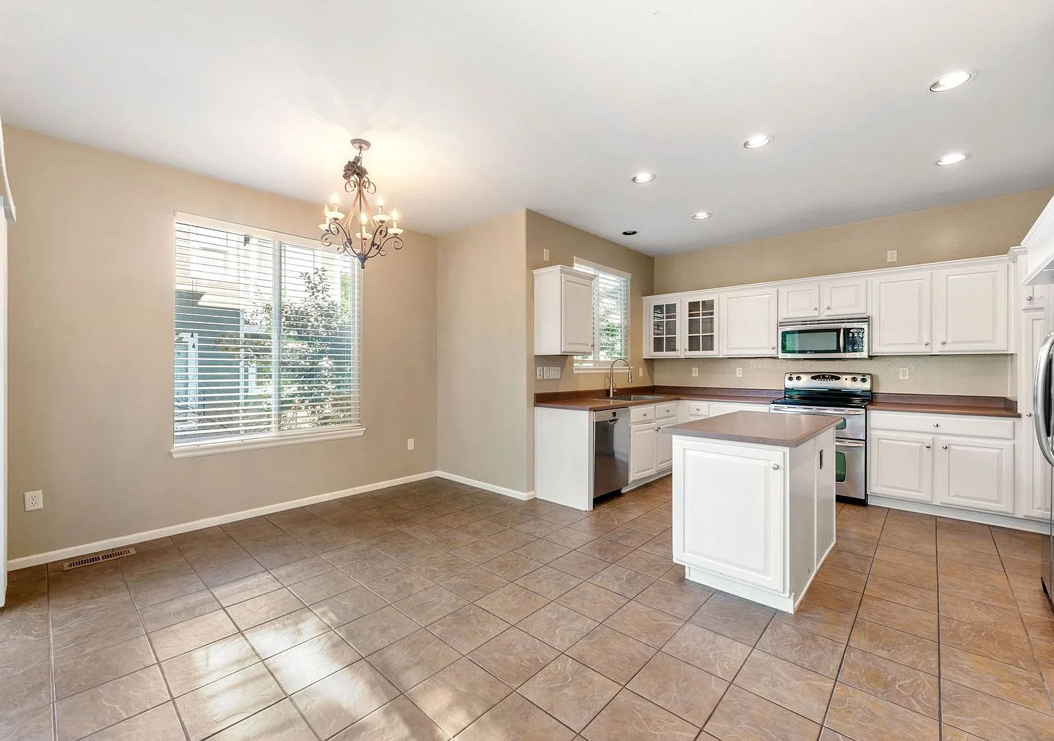 The Hearth of Highlands Ranch - 3bed + office! — Photo 4