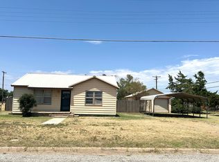 114 W 13th St, Hale Center, TX 79041
