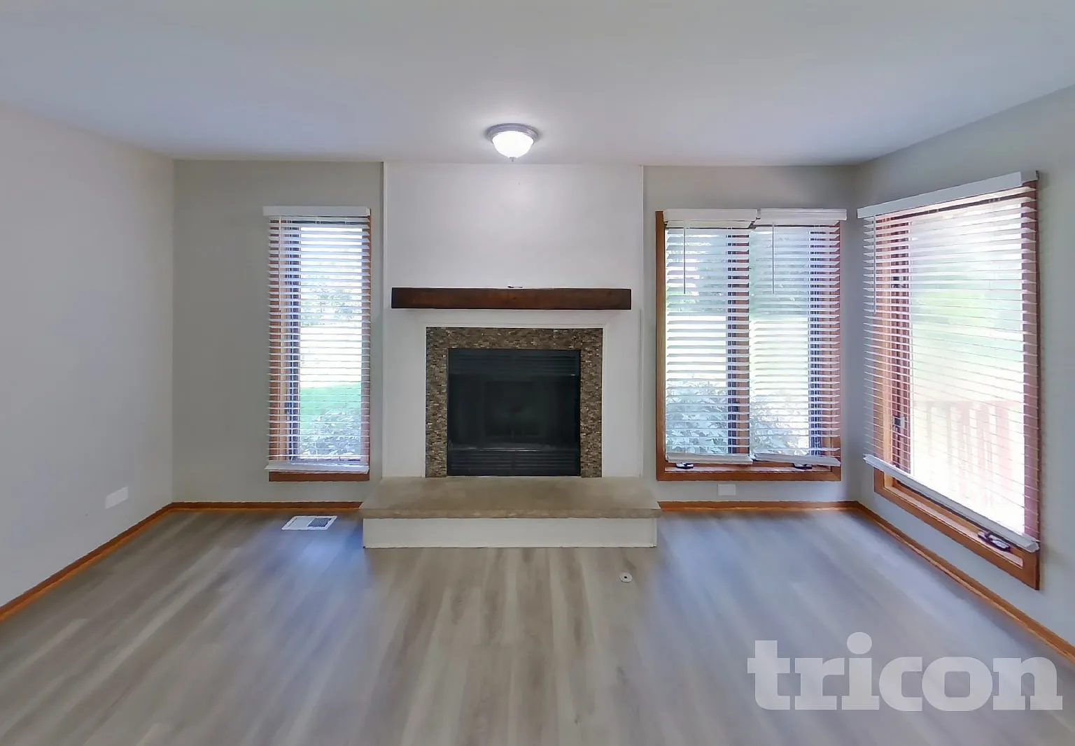 5004 Lake Dawnwood Dr Johnsburg IL — Photo 2