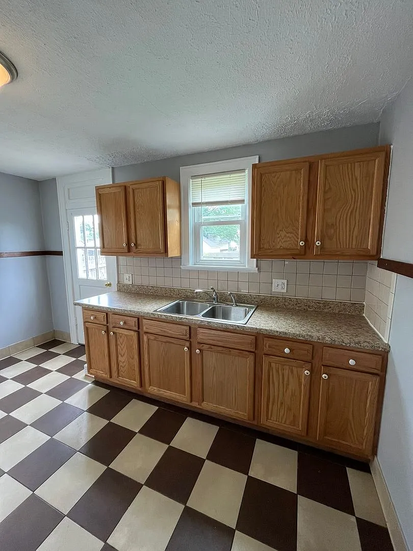 452-454 S Huron Ave. — Photo 4