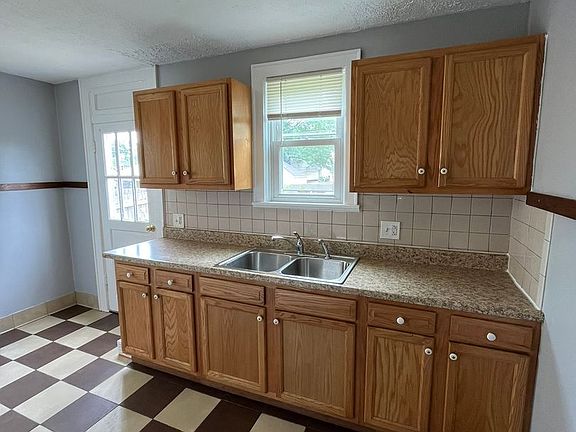4th image of 452-454 S Huron Ave