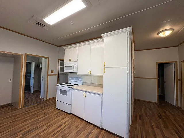 402 East Spring Street - 1 — Photo 4