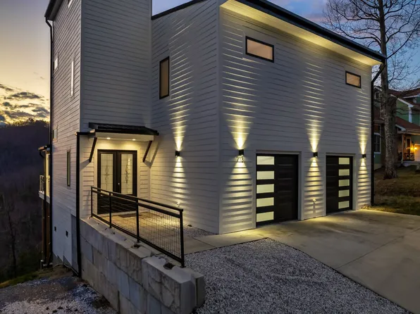 713 John Sevier Dr, Sevierville, TN 37876