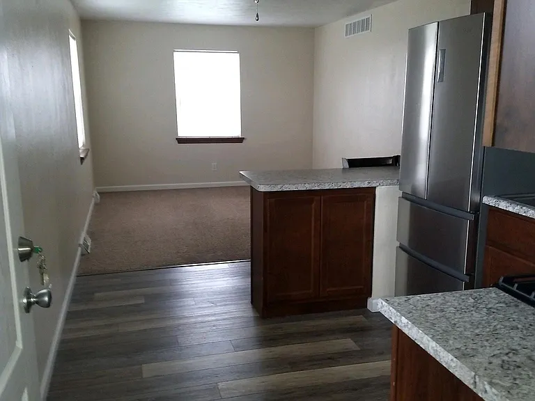 301 W Illinois St — Photo 3