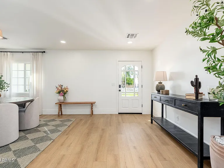 4030 E Fairmount Ave — Photo 5