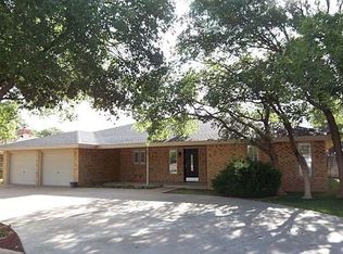 2221 College Ave, Levelland, TX 79336