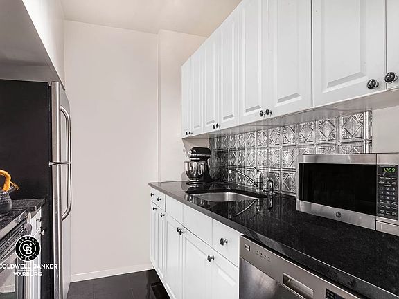 4th image of 23 10th St Unit 4F