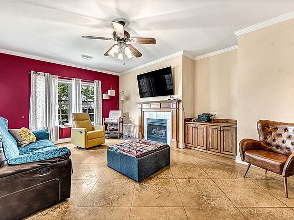 3rd image of 1806 W Creekmore Dr