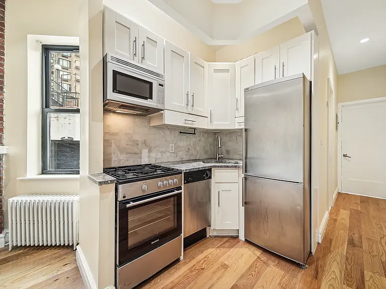 162 E 82nd St #2D — Photo 4