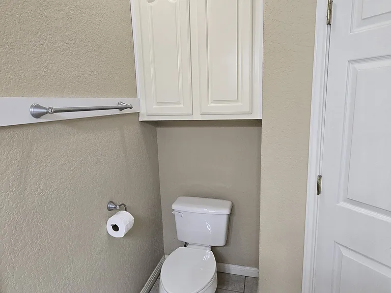 Primar bedroom bathroom