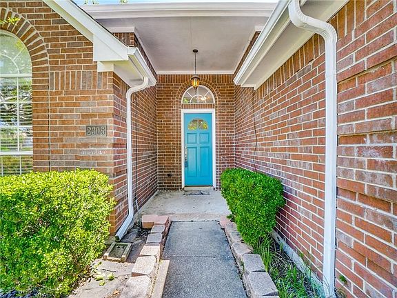 3rd image of 2306 Orchard Trl