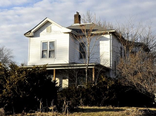 1st image of 112 E Larue St