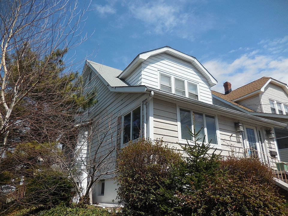 2nd image of 278 E 7th St