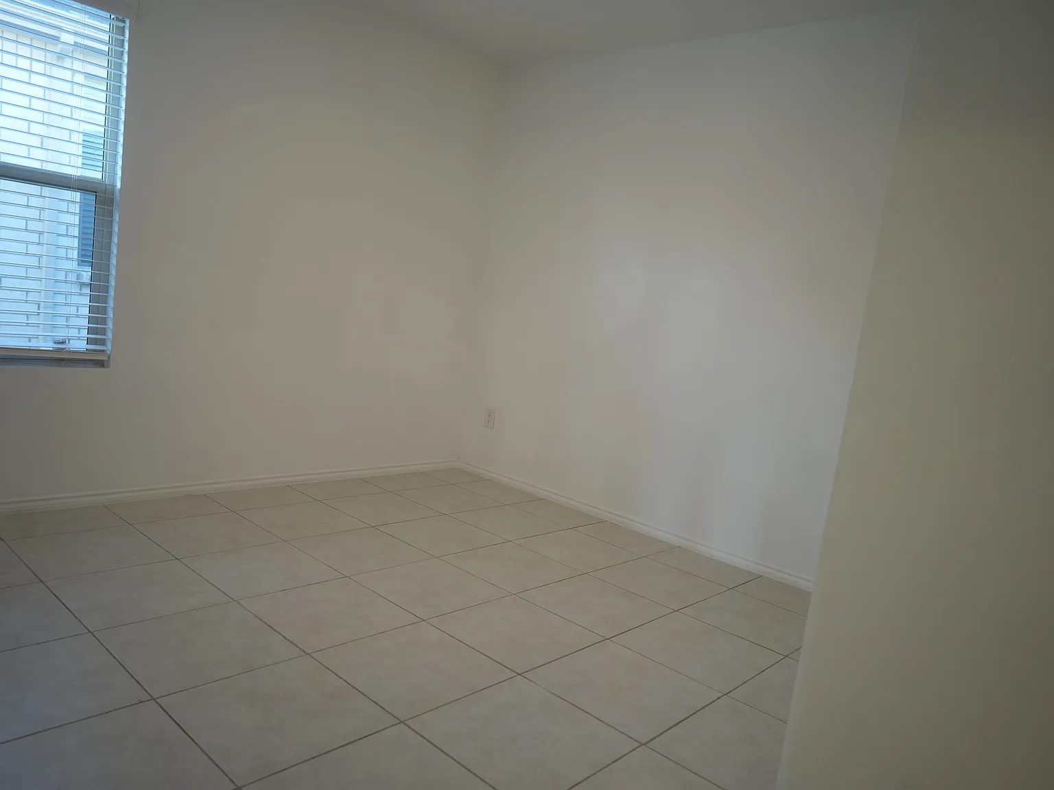 3 bed, 1290 sqft, $1,900 — Photo 3