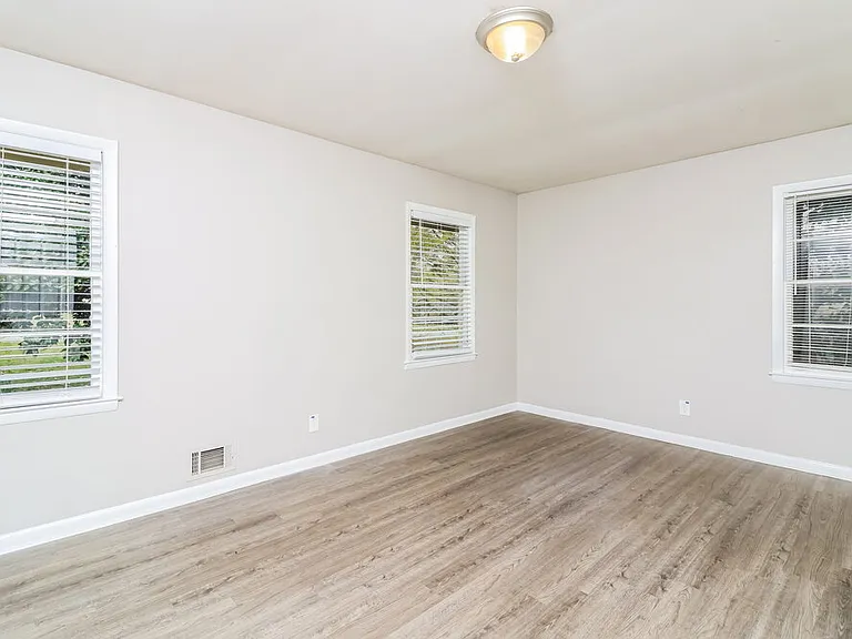 2937 Thompson Cir — Photo 13