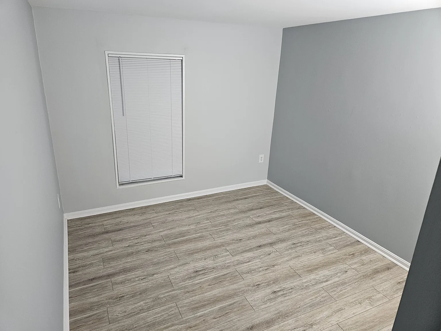 2 bed, 970 sqft, $2,400 — Photo 3