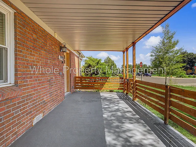 2991 Hudson St — Photo 2