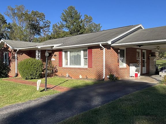 3rd image of 482 Fir Ave