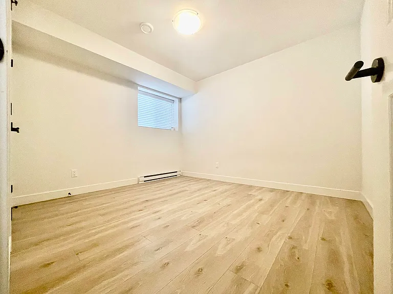 1100X Harris Dr #BASEMENT — Photo 10