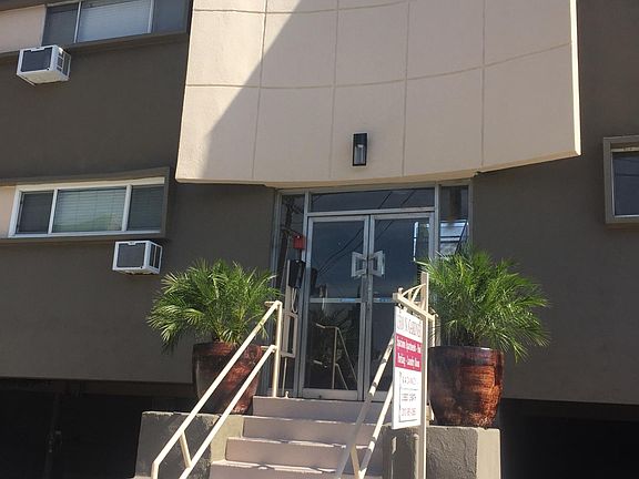 3rd image of 1310 N Gardner St