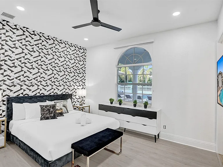 13751 Pine Meadow Ct — Photo 10