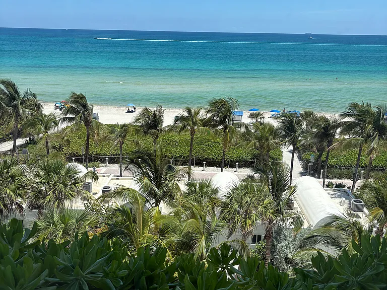 6365 Collins Ave — Photo 15