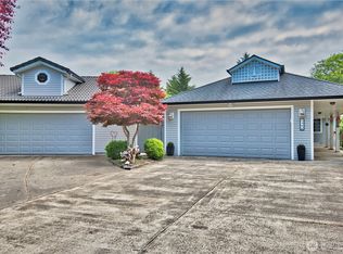 646 Island Cir SE, Ocean Shores, WA 98569
