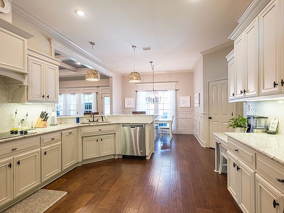 4th image of 4546 Amelia Cir