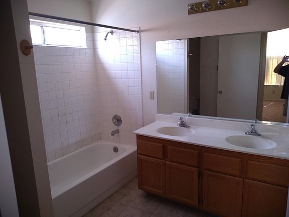 4th image of 2224 Welsey Manor Dr