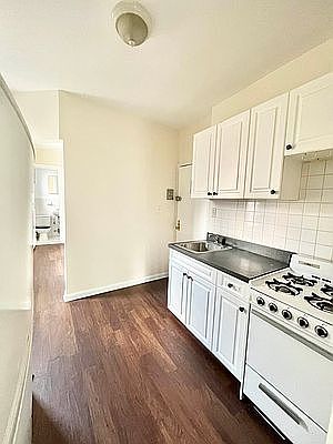 2nd image of 318 E 59th St APT 2D