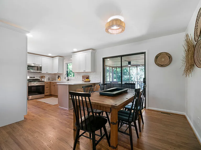 1370 Angus Trl SW — Photo 8