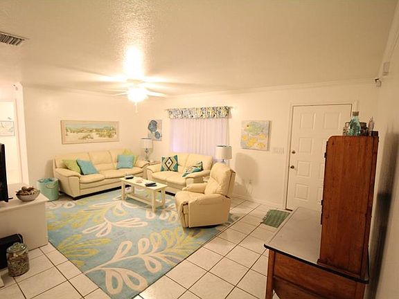 5th image of 2201 Cedarwood St