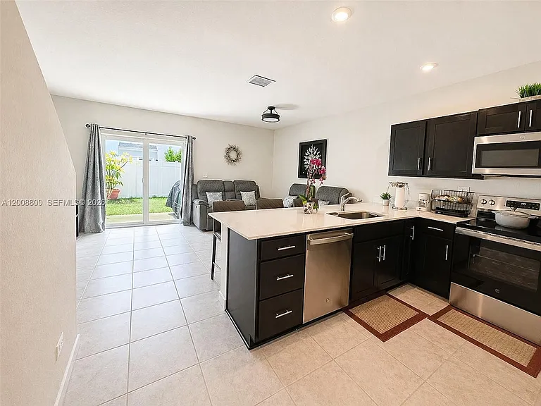 1041 NW 5th Ct #1041 — Photo 7