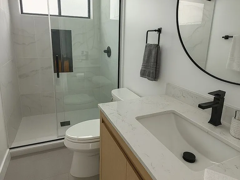 1200 W 37th Dr #4 — Photo 3