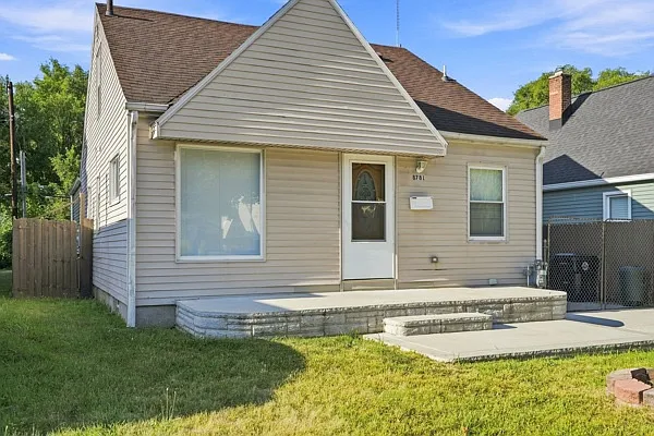 6 bed, 2352 sqft, $3,000 — Photo 3